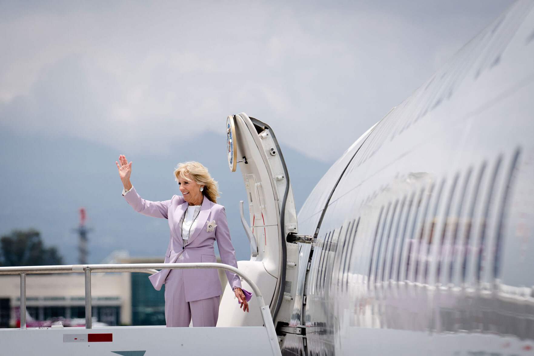 Jill Biden defends Hunter Biden in NBC interview